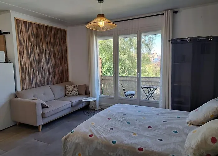 Studio Dans Maison Avec Jardin Et Balcon, Au Calme