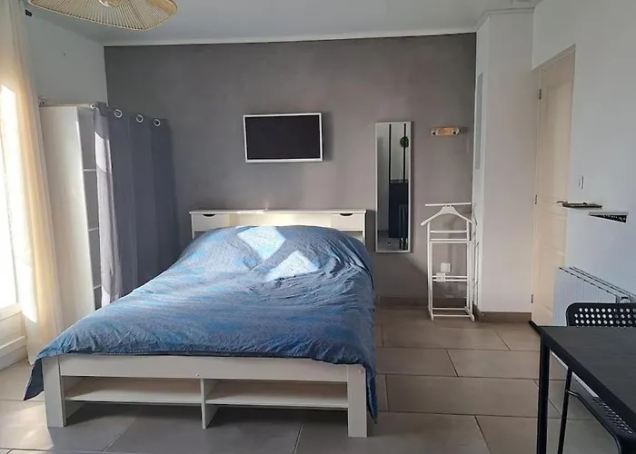 Studio Dans Maison Avec Jardin Et Balcon, Au Calme
