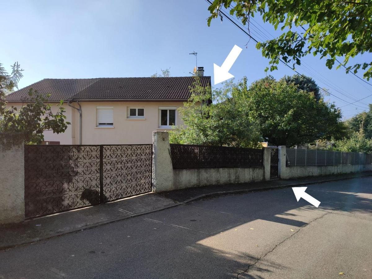Dans Maison Avec Jardin Et Balcon, Au Calme Apartment